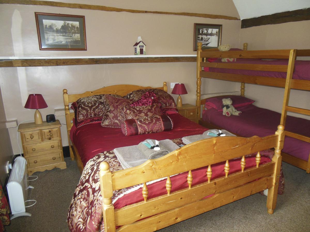 LOWER LODE INN | ⋆⋆ | TEWKESBURY, UNITED KINGDOM | SEASON DEALS FROM £94